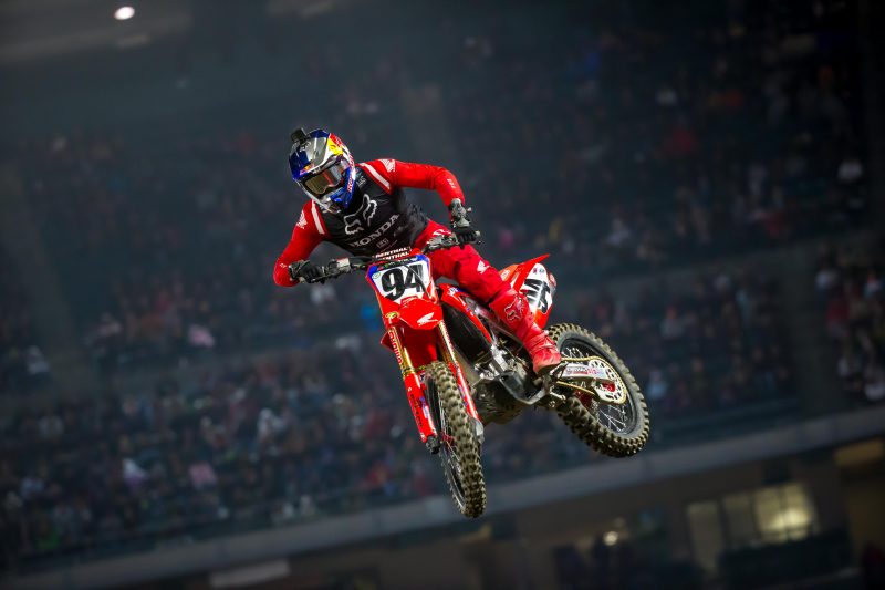 Roczen Moves into AMA Supercross Points Lead at Anaheim 2
