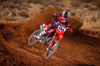 25 Honda HRC Progressive_Hunter Lawrence_action 32