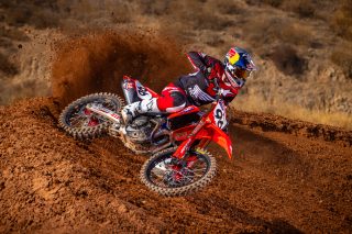 25 Honda HRC Progressive_Hunter Lawrence_action 31