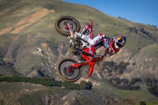 26 Hunter Lawrence_action 84