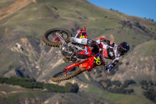 26 Jo Shimoda_action 17