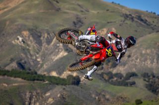 26 Jo Shimoda_action 18