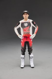 26 Jo Shimoda_full body 4