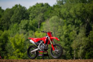 2025_HONDA_CRF450R_MEDIA_INTRO_IRONMAN_RACEWAY_ALIGN_MEDIA_008