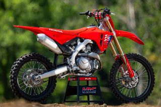 2025_HONDA_CRF450R_MEDIA_INTRO_IRONMAN_RACEWAY_ALIGN_MEDIA_019