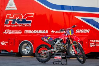 Team Honda HRC Progressive_4