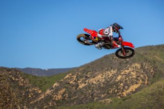 26 Jo Shimoda_action 9