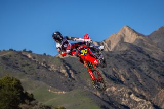 26 Jo Shimoda_action 12