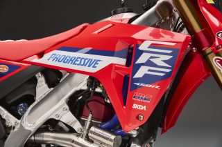 26 Jett Lawrence CRF450RWE_details 15