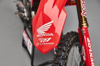 26 Jett Lawrence CRF450RWE_details 53