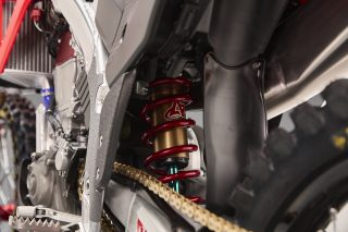 26 Jett Lawrence CRF450RWE_details 93