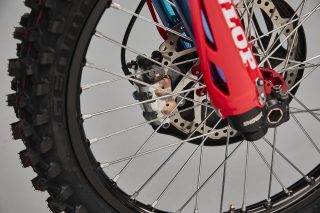 26 Jett Lawrence CRF450RWE_details 9