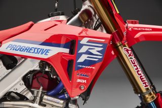 26 Jett Lawrence CRF450RWE_details 14