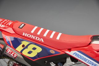 26 Jett Lawrence CRF450RWE_details 28