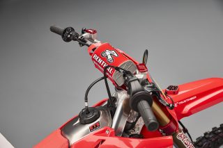 26 Jett Lawrence CRF450RWE_details 40
