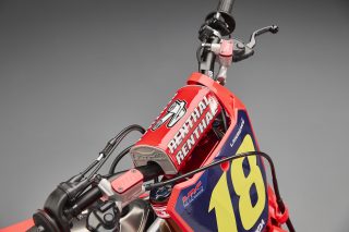26 Jett Lawrence CRF450RWE_details 42
