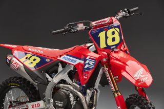 26 Jett Lawrence CRF450RWE_details 49
