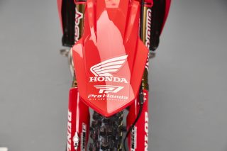 26 Jett Lawrence CRF450RWE_details 61