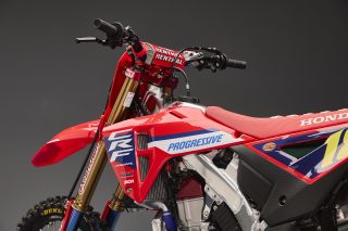 26 Jett Lawrence CRF450RWE_details 66