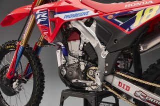 26 Jett Lawrence CRF450RWE_details 67
