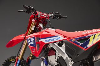 26 Jett Lawrence CRF450RWE_details 69
