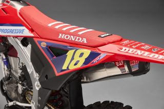 26 Jett Lawrence CRF450RWE_details 71