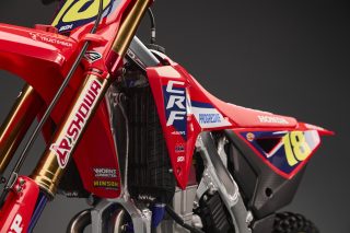 26 Jett Lawrence CRF450RWE_details 82
