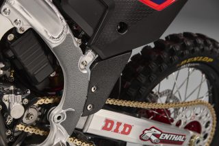 26 Jett Lawrence CRF450RWE_details 87