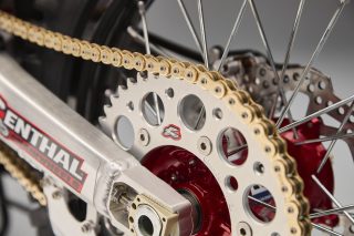 26 Jett Lawrence CRF450RWE_details 91